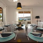 Villa Dedalos - Spacious Luxury With Heated Pool In