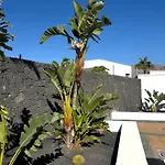 Dedalos - Spacious Luxury With Heated Pool In