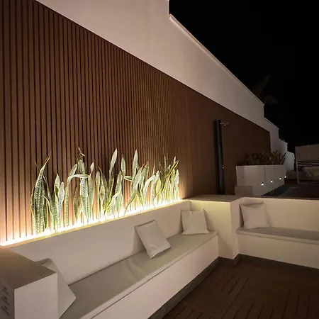 Dedalos - Spacious Luxury With Heated Pool In Villa