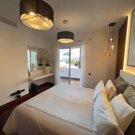 Villa Dedalos - Spacious Luxury With Heated Pool In Puerto Calero