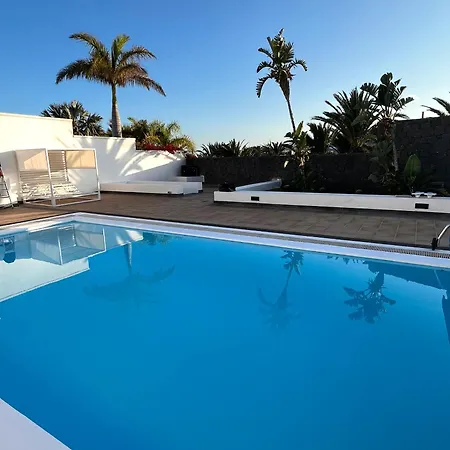 Dedalos - A Luxury Large With A Heated Pool In *