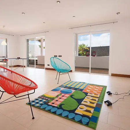 Dedalos - A Luxury Large With A Heated Pool In