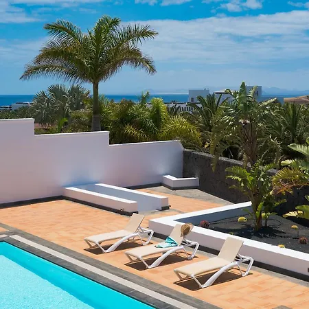 Villa Dedalos - A Luxury Large With A Heated Pool In *