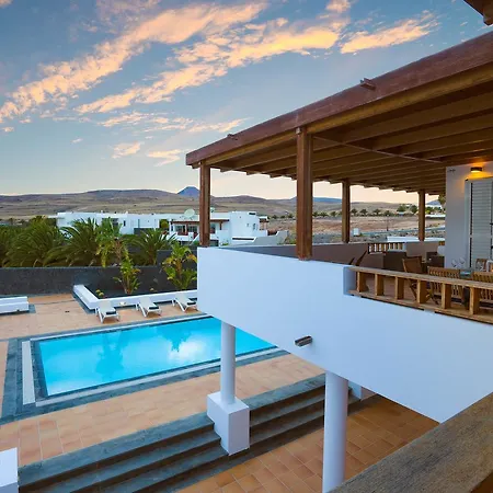 Villa Dedalos - A Luxury Large With A Heated Pool In Puerto Calero