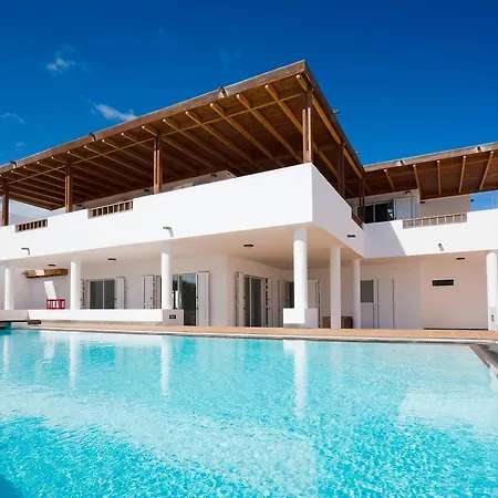 Villa Dedalos - A Luxury Large With A Heated Pool In Puerto Calero