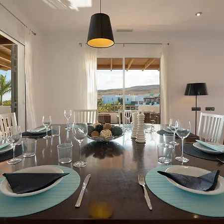 Dedalos - A Luxury Large With A Heated Pool In *
