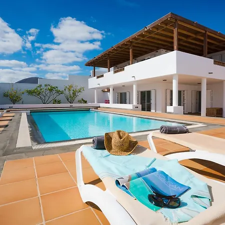 Dedalos - A Luxury Large With A Heated Pool In Villa