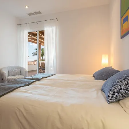Dedalos - A Luxury Large With A Heated Pool In